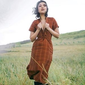 Casa Flor Deep-V dress in Rust